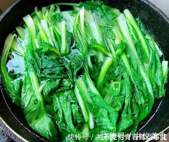 大厨|无论炒啥青菜,学会3个技巧,翠绿鲜嫩又入味,不比大厨炒得差