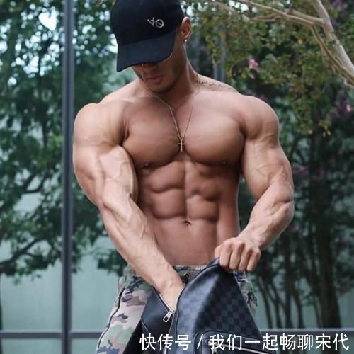 胸肌|怎么才能更快练出胸肌中缝?选错动作,再努力也很难让胸肌增长