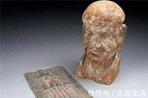 大明宝钞$丈夫将私房钱藏木雕里,600多年没被发现,骗过妻子和两任收藏家