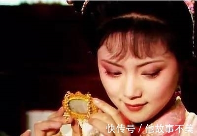 薛宝钗#红楼梦第八回,薛宝钗连喊三次让莺儿倒茶,莺儿为什么总是不去?