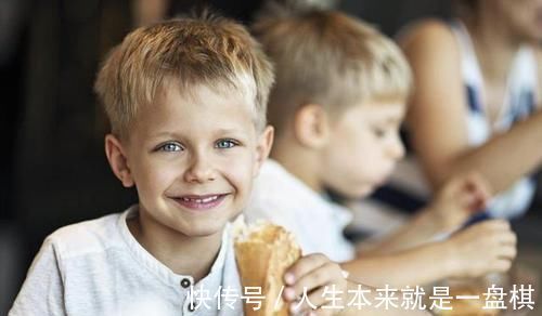 零食|6岁女儿脖颈发黑洗不掉,送医院检查,医生的解释令宝妈哭笑不得