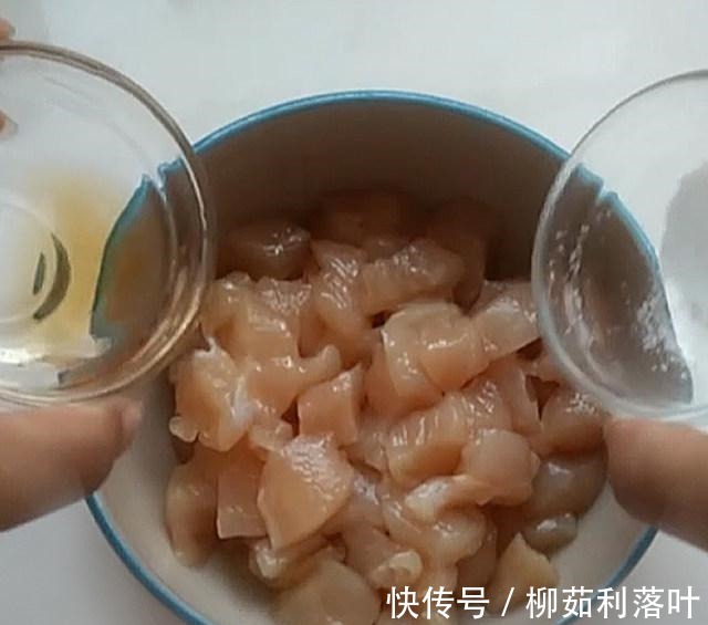 百梦|咖喱鸡肉彩色酥饼，咖喱味道浓郁，鸡肉Q弹滑嫩，一口不过瘾！