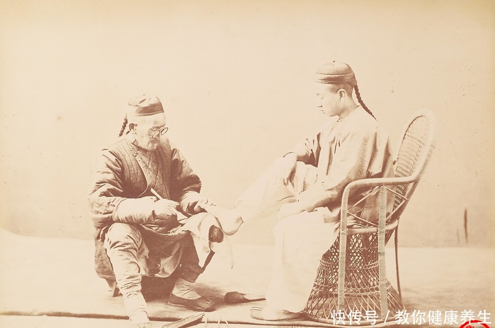 李鸿章|晚清老照片李鸿章面无表情,小商贩破衣烂衫,富家女小脚纤细