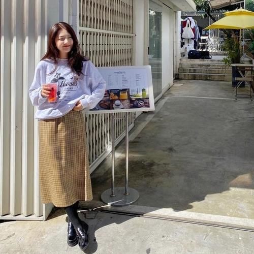 卫衣这样搭，非常有学生感，显得很青春活泼