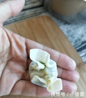 好吃|爱吃馄饨别买着吃了,教你在家做,皮薄馅鲜,比买的好吃