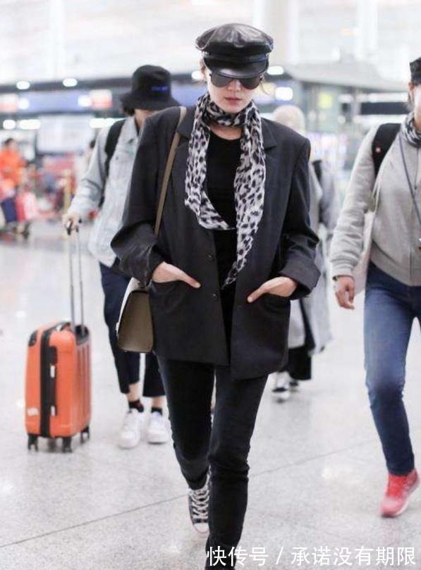 乐福鞋|脱下高跟鞋吧,今年的“鞋王”是它,显瘦又百搭,明星潮人都爱!