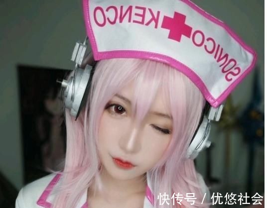 cos|腐团儿直播上演Cos秀,十分钟内被超管封禁警告两次是什么操作?