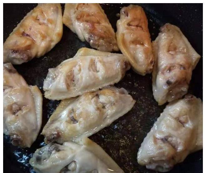 酱汁|家庭版可乐鸡翅，甜咸适口肉质鲜嫩，表面一层酱汁，太好吃了