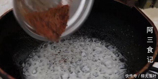 好吃|花生米怎么做才好吃,大厨告诉我,加2个鸡蛋,这样做比吃肉还香