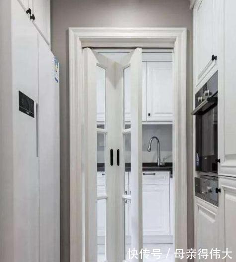 一日三餐|越来越多人厨房不装推拉门了,现在流行这样设计,既美观又省空间