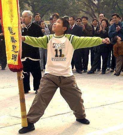 绝技#《闻见偶录》中,记录天桥的乞丐会“蛤蟆戏”,可惜这绝技失传了