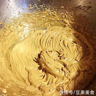 别怪我没提醒你,这道榛果巧克力熔岩软饼一吃就上瘾