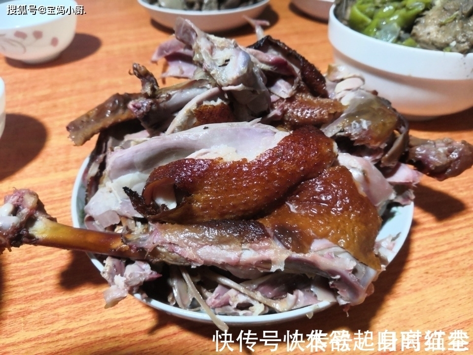 一家三口自驾回内蒙,第一餐8道菜,朋友:胖五斤再回来