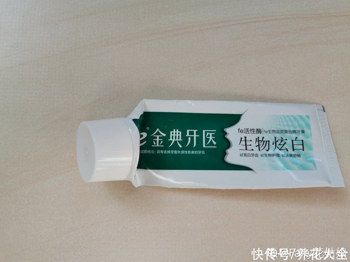 材料|这5种衣服污渍,只需最简单的材料清洗,家家都有