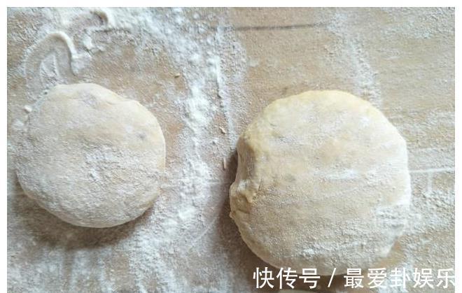 面团|多吃红薯好处多，一个红薯，一碗面粉，简单一做，比蛋糕还香