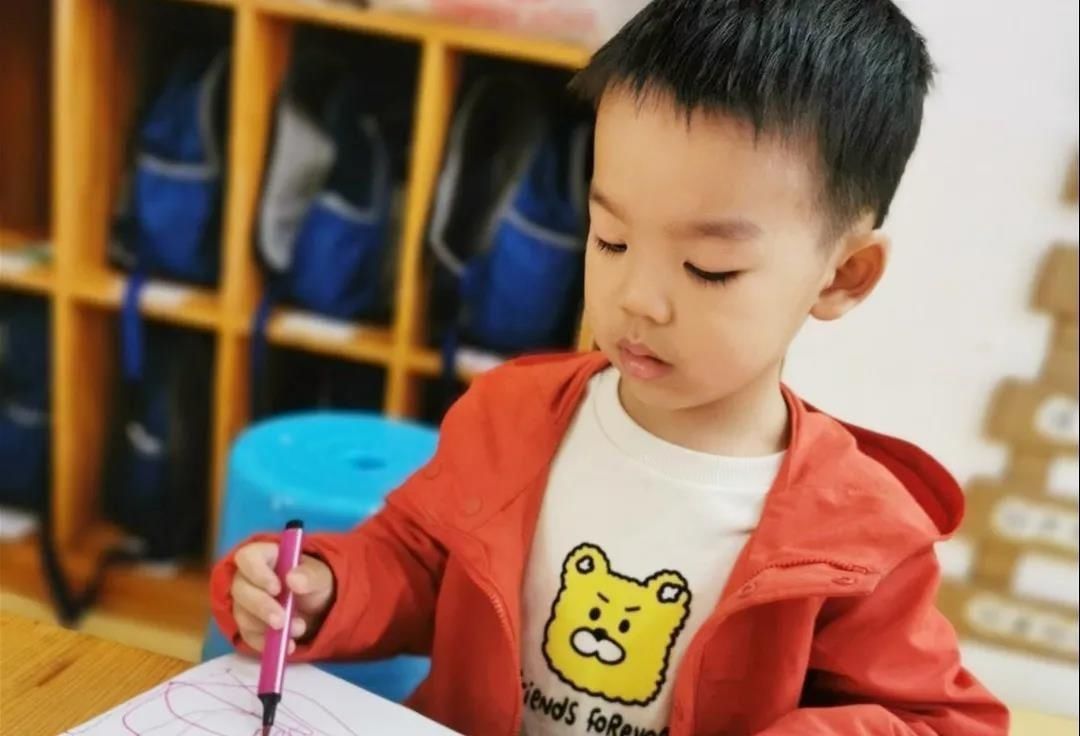 判断孩子|幼儿园老师温馨提示这样穿衣，让孩子不冷不热不生病