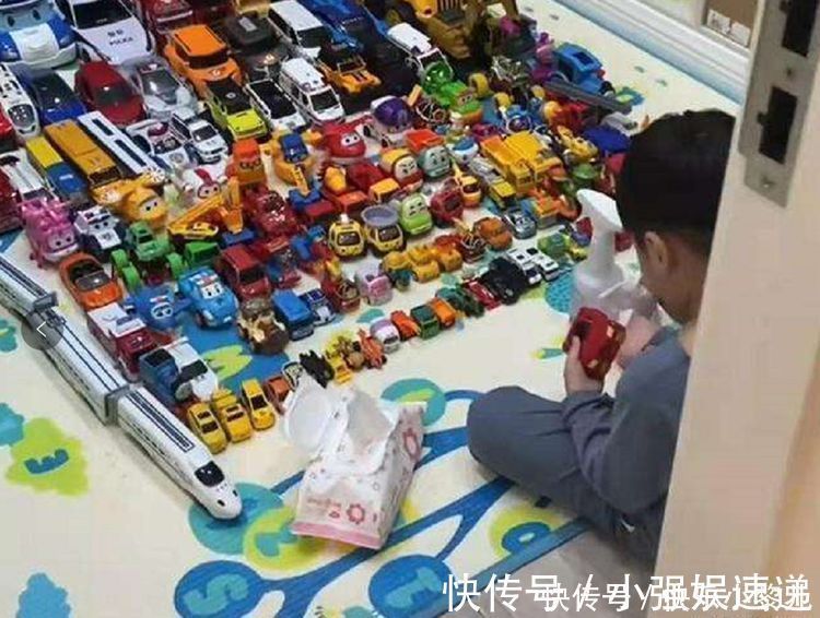 父母|“最爱惜玩具”宝宝走红:玩具崭新如初,每天按时保养打蜡