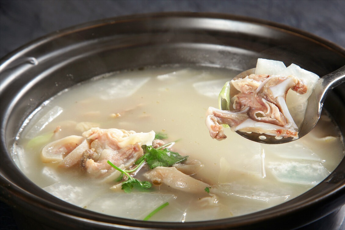 夏天多喝羊汤有好处,炖羊肉时,调料只需这5样,羊汤鲜美无膻味