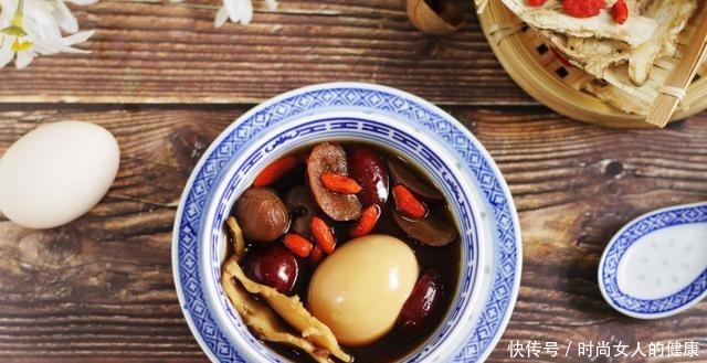  阿胶|入秋后，女人要多吃此汤，成本6块钱，每月坚持喝，比阿胶养人