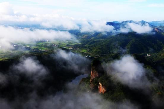 早白垩世|距今为7000万年的丹霞地貌奇观，有着全国独一无二的登山之道