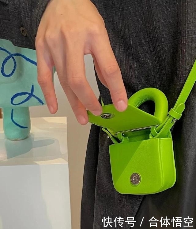 烂大街的包包别背了!2021春夏最流行的是这些