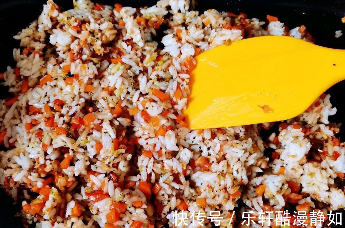 西兰花|十分钟的简单早餐——时蔬炒饭，用料普通操作简单，超美味