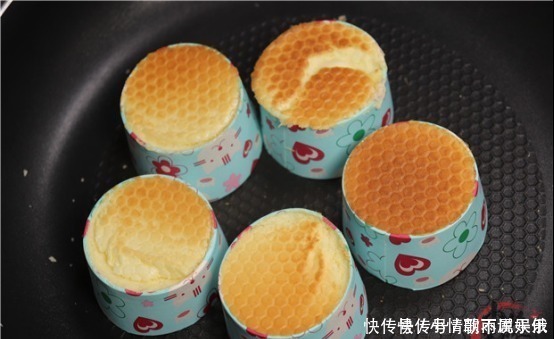做蛋糕时,不用电饭锅和烤箱,大厨教你一招,一个平底锅就全搞定