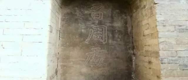 电解|历史名将墓穴被发现，专家取走17件带饰，引发长达60多年的争议