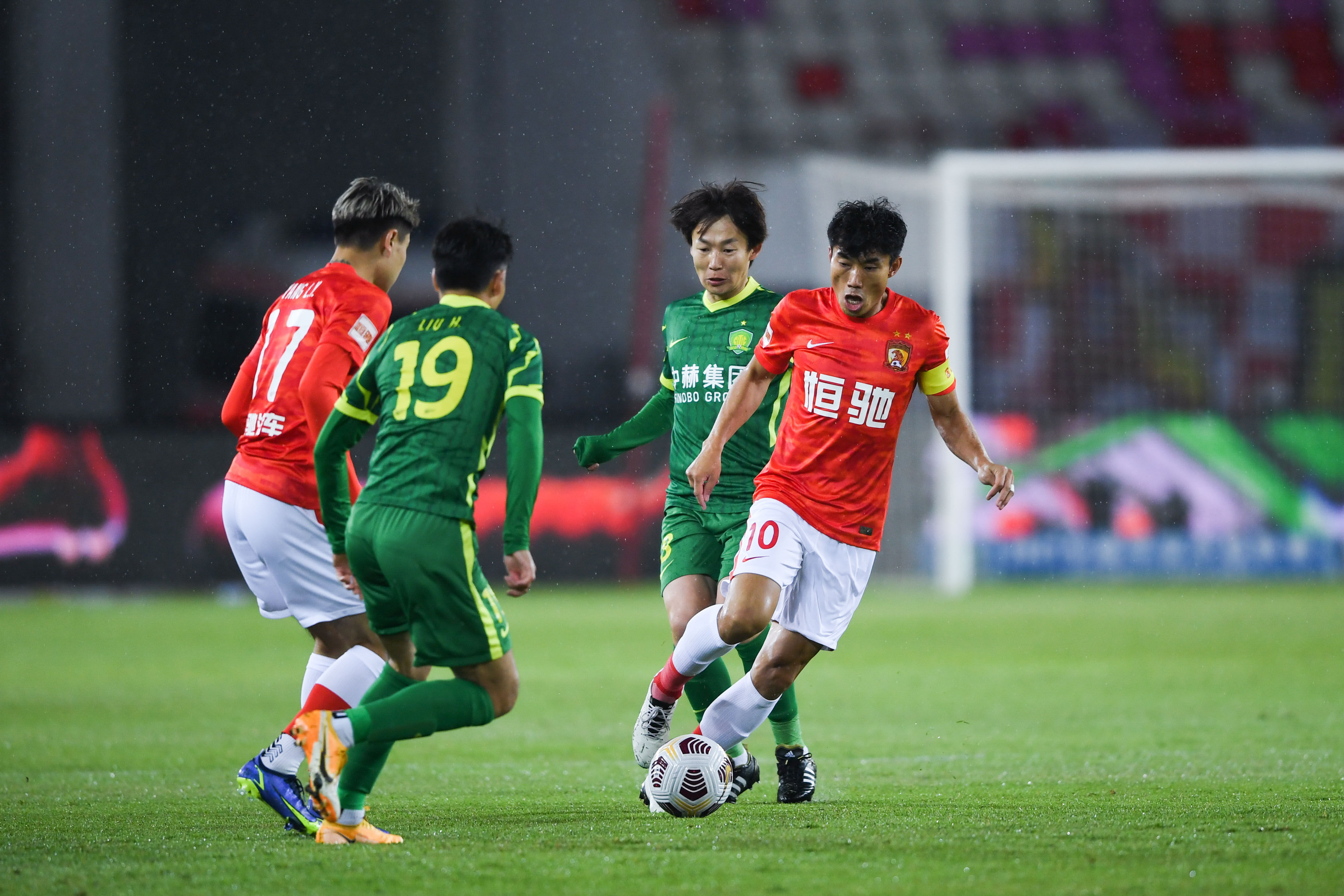 廣州隊|廣州隊VS北京國安半場數(shù)據(jù)：廣州隊射正、控球率多于國安