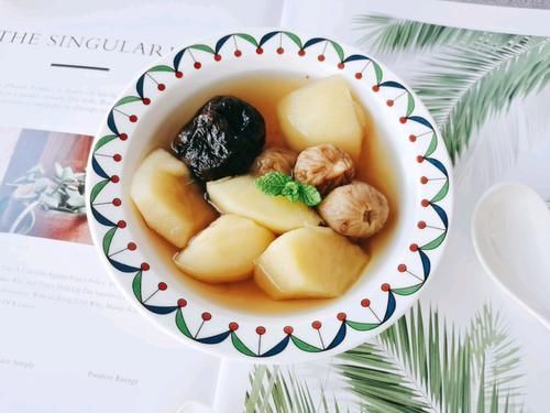 天冷了，苹果和它是绝配，简单煮一煮，滋补又养胃，不懂吃可惜了