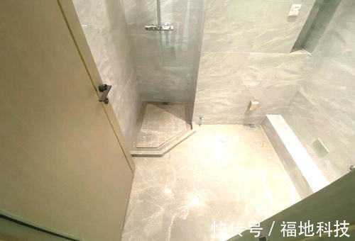 衣帽间|220㎡江景大平层,12米长的落地窗,这才叫高端大气上档次