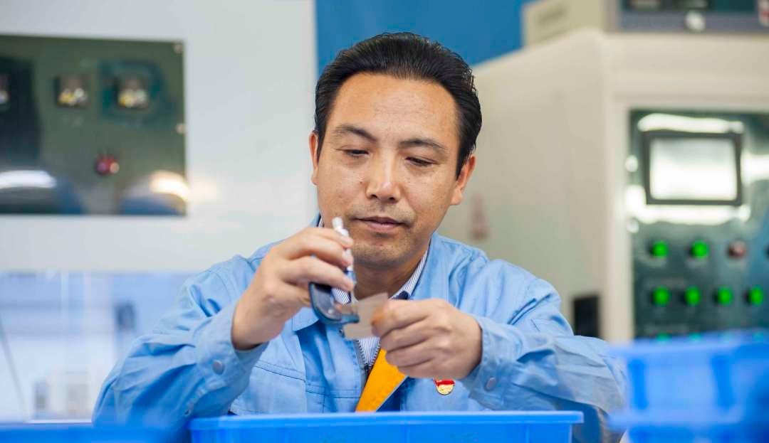 卢勇：我为航天器做“铠甲”