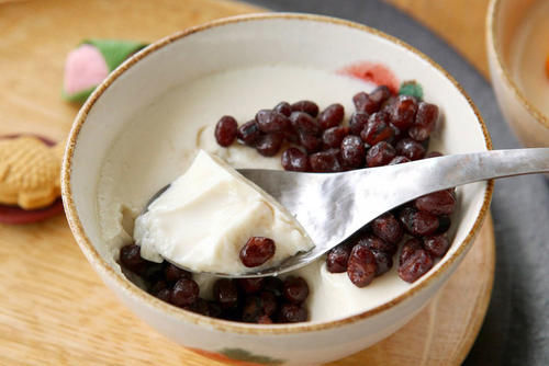 极限挑战，岳云鹏孙越挑战“吃货王”，双皮奶好吃到岳岳想寄回家