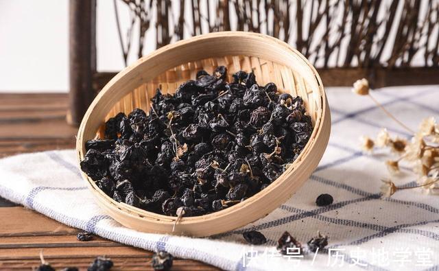 睡眠质量|女人绝经前，身体会“通风报信”！医生：多吃这些食物，滋养卵巢