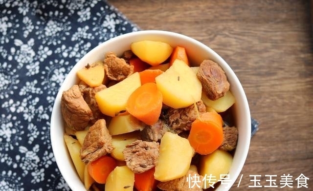 干辣椒|牛肉炖土豆天冷暖胃滋补菜,冷水下肉,肉质鲜嫩有嚼劲