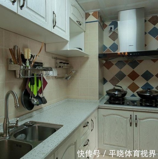 沙发|机智媳妇不做吊顶,放弃背景墙,玄关阳台一点也不浪费,太漂亮了