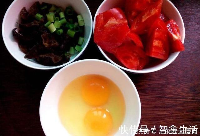 大厨|西红柿炒蛋时，直接炒是错的30年大厨教你这样做，实在太好吃了