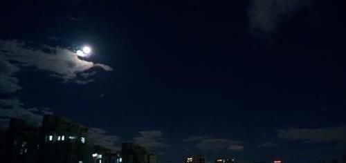 柯伊伯 为什么在地球上看月亮是亮的,在月球上看确实黑的