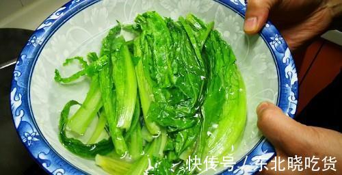 怎样炒好一盘青菜?最忌直接下锅,教你2方法,又脆又好吃还不黑
