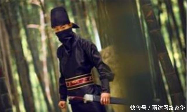 上联|上联:小偷偷偷偷东西,下联一出便成千古绝对,横批一出就更妙了