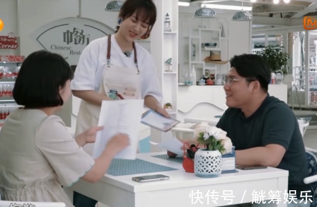 《中餐厅》杨紫认错同胞,谁注意她接下来的救场真给中国人长脸