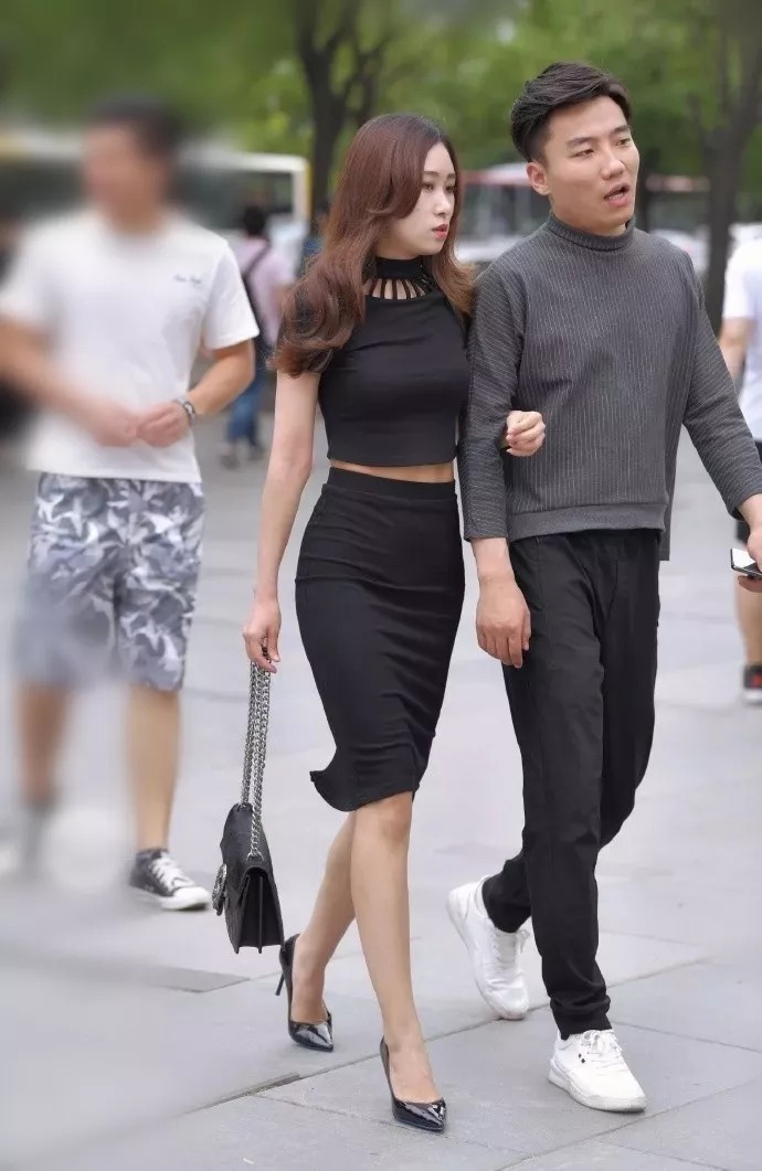 时尚穿搭|高跟鞋时尚穿搭,展现出女生迷人的身姿