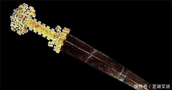 随葬的一把金柄铁剑,是墓主盗墓所得,专家:铁才是无价之宝