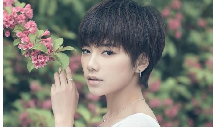 浙江衛(wèi)視|知名女主持現(xiàn)場(chǎng)失誤，為啥張國(guó)立硬是60分鐘沒轉(zhuǎn)頭？