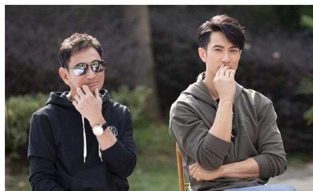 爸爸|“最年轻爸爸”火了,带娃被误认成哥哥,宝妈:这是我老公!