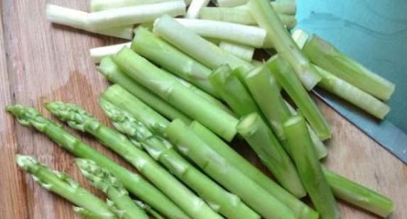 子宫|女人爱美常吃以下食物，调经补血，排毒养颜，清理子宫污血