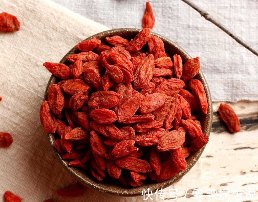 养肝益肾|枸杞子有养肝益肾、美容明目的功效,但什么时候吃枸杞子最好呢