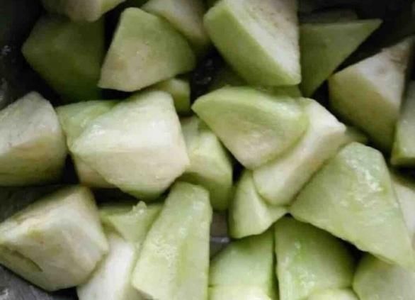  小妙|红烧茄子裹面粉还是淀粉，一个小妙招：“做出美味才是硬道理。”