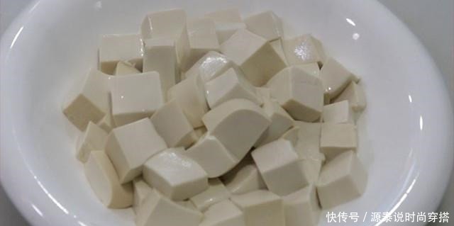 一清二白|秋天就好这一口,小葱拌豆腐,一清二白!多加一步,豆腐鲜香滑嫩