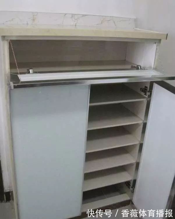 瓷砖|婆婆在客厅用瓷砖做了个鞋柜,完工后效果非常好,上门的人多